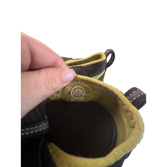 KEEN Newport Waterproof Shoes Sandals Black Green Boys Size 2 - Picture 2 of 7